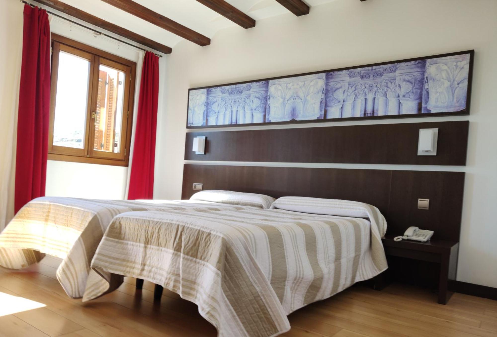 Hotel Rey Sancho Navarrete Room photo