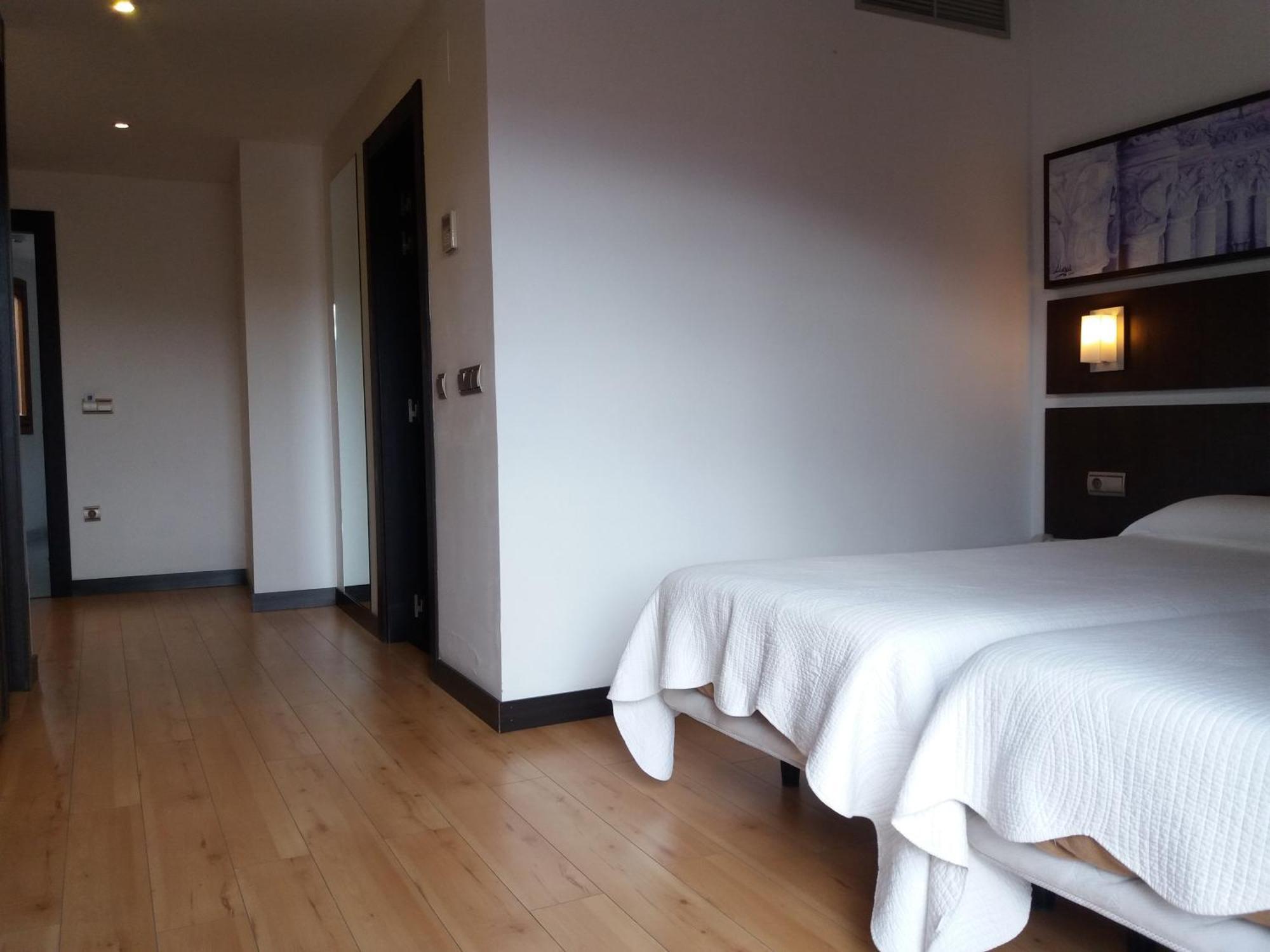 Hotel Rey Sancho Navarrete Room photo
