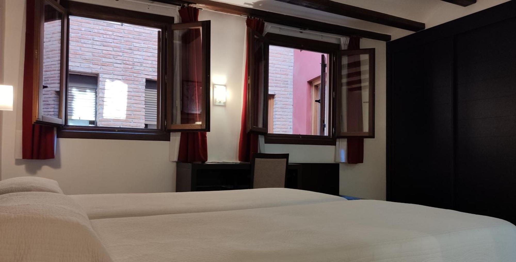 Hotel Rey Sancho Navarrete Room photo